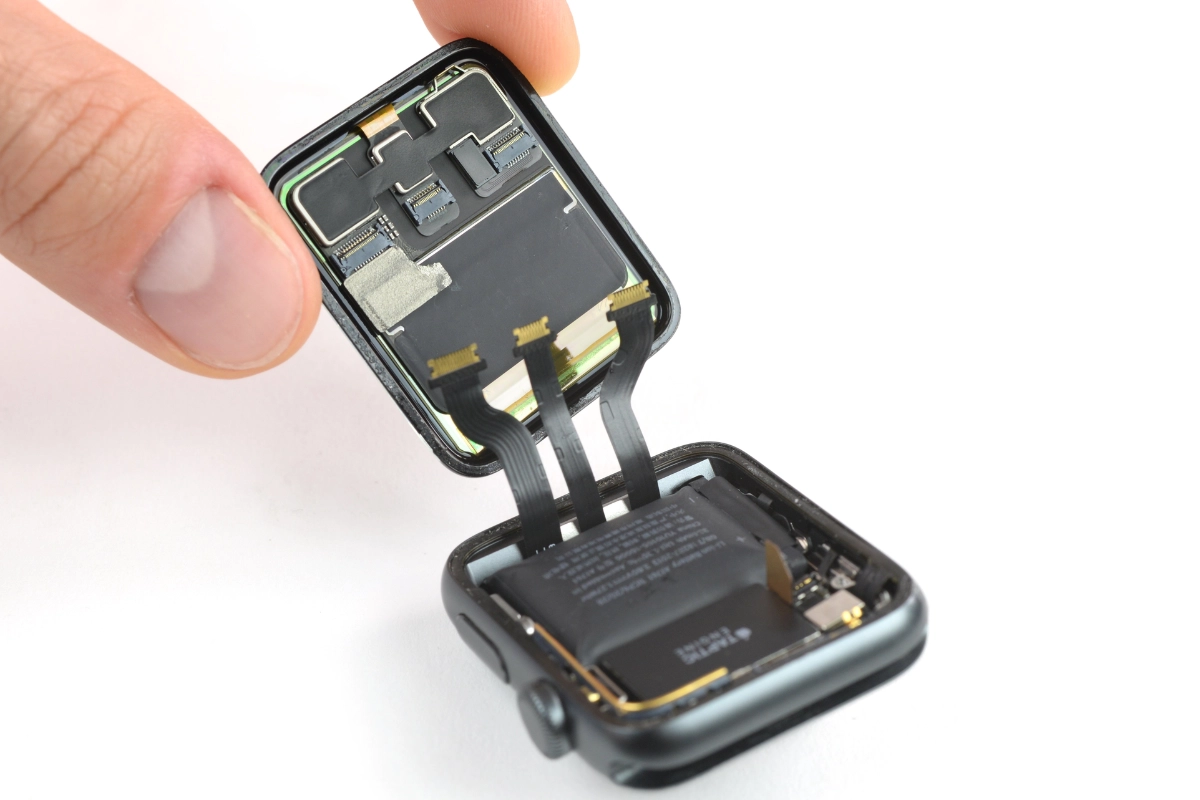 Thay kính cảm ứng Apple Watch Series 3 chính hãng