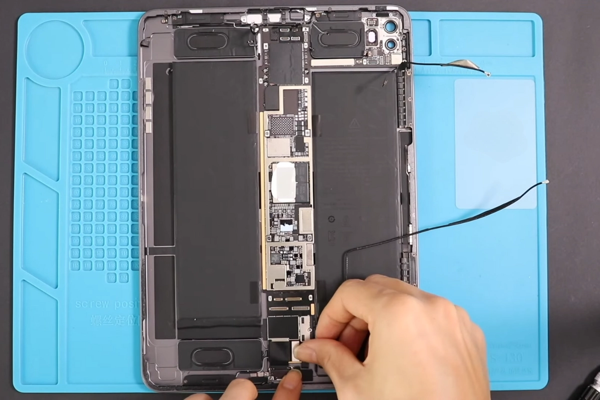 Quy trình thay loa iPad Pro 11 inch 2020