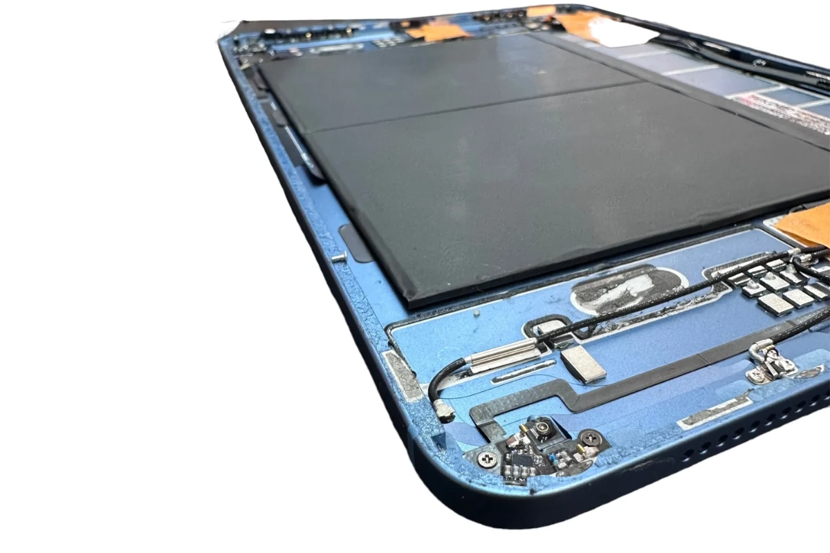 Thay pin iPad Air 5 ( A2588, A2589, A2591)