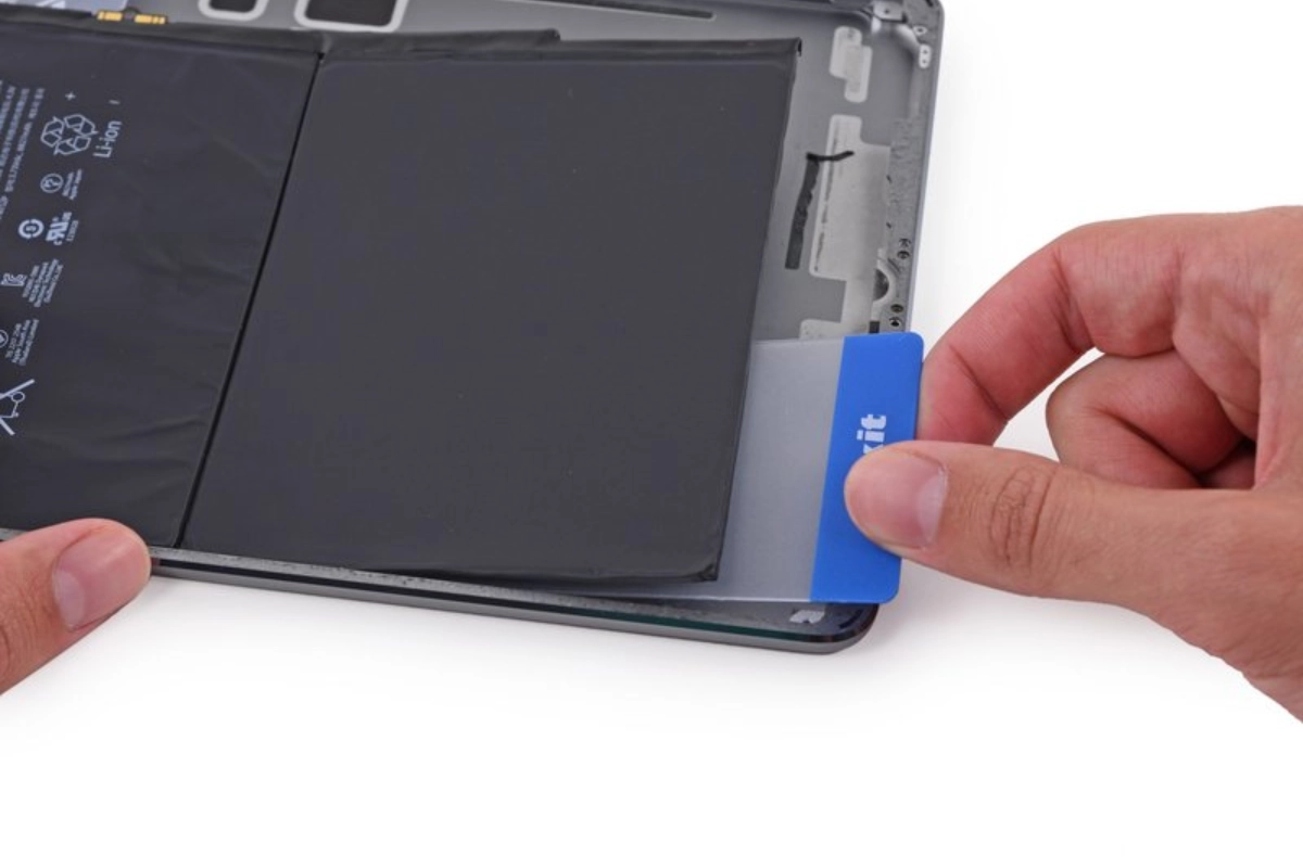 Thay pin iPad Gen 6 ( A1547 )