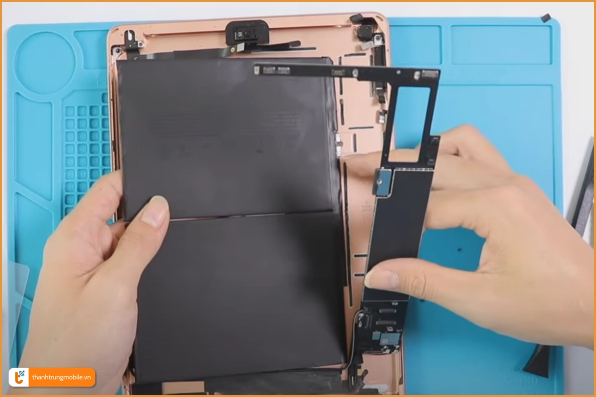Thay pin iPad Gen 7 chính hãng - Thành Trung Mobile