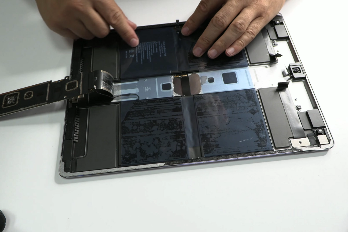 Thay pin iPad Pro 12.9 2017 chính hãng