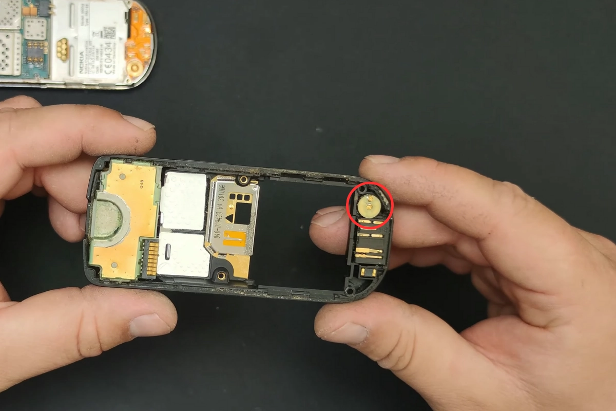 Vị trí rung Nokia 8800