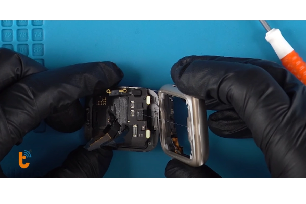 Thay vỏ Apple Watch Series 8 mới