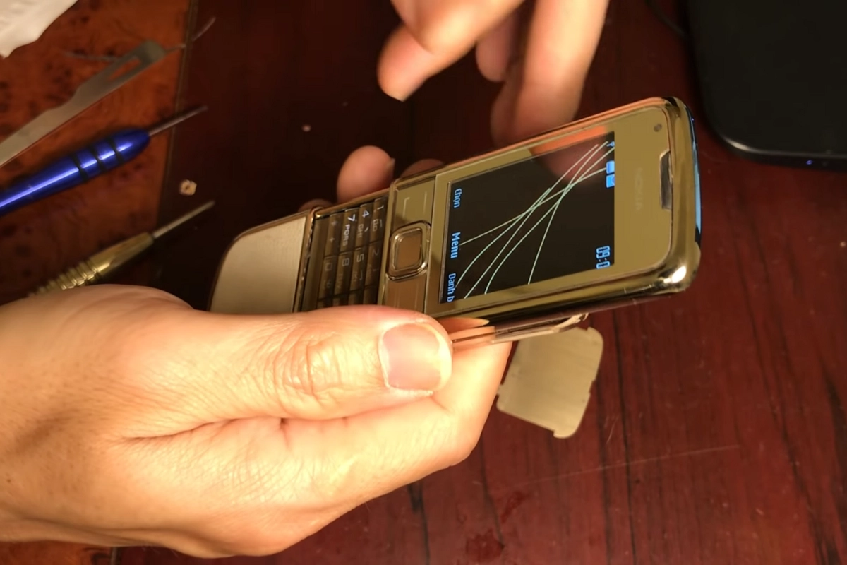 Nokia 8800e sau khi thay dây nguồn