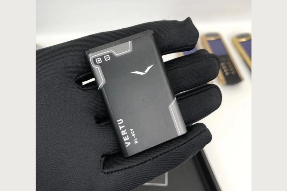 Thay pin điện thoại Vertu chính hãng