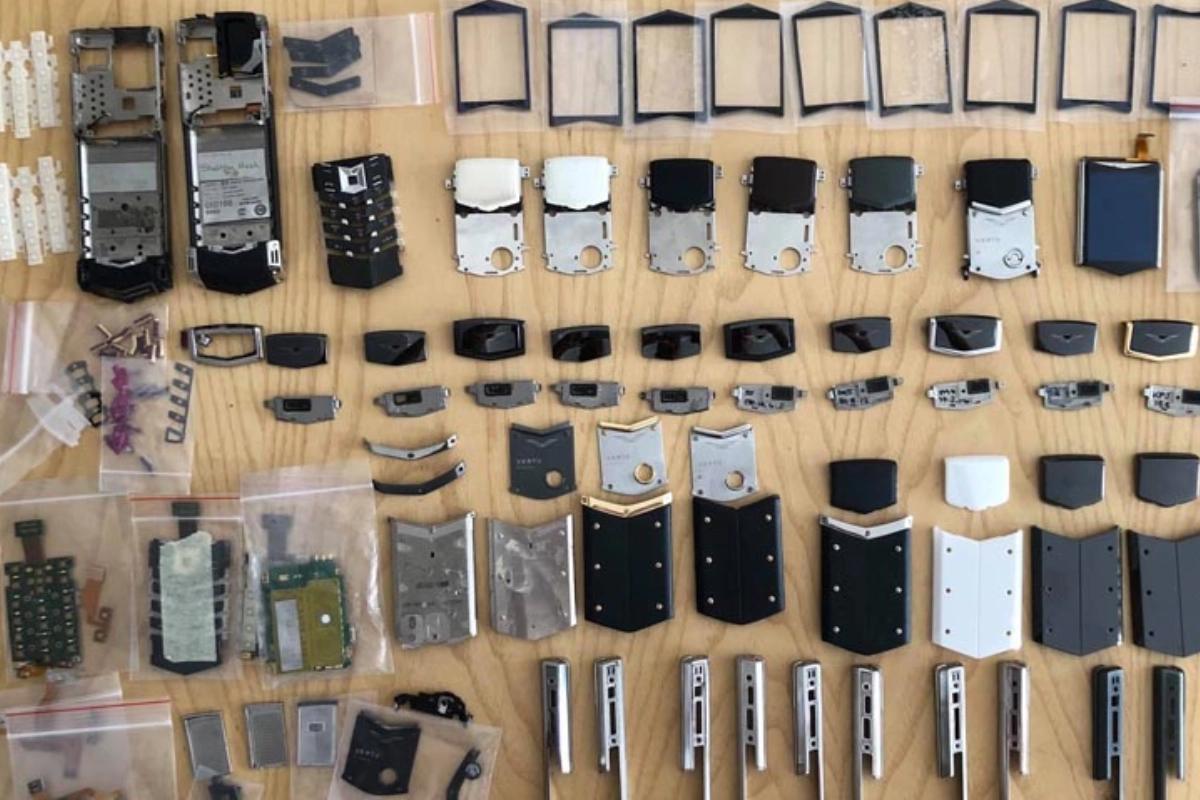 dịch vụ thay vỏ  cho Vertu