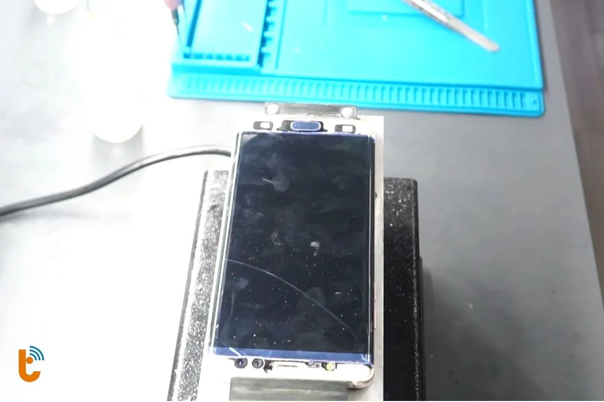 Các lý do cần thay mặt kính Samsung Note FE