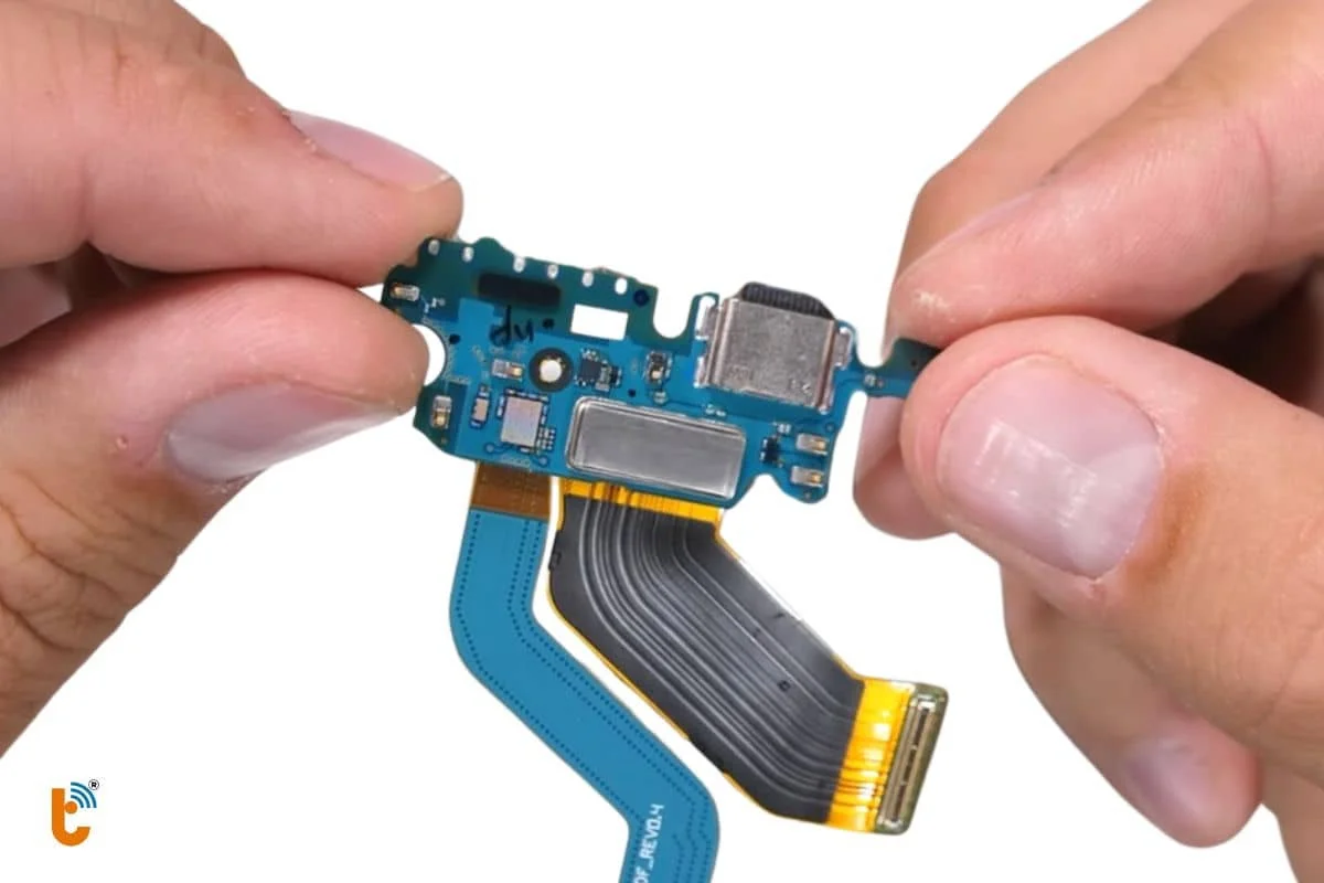 khi nao can thay chan sac samsung fold 3 fold 5