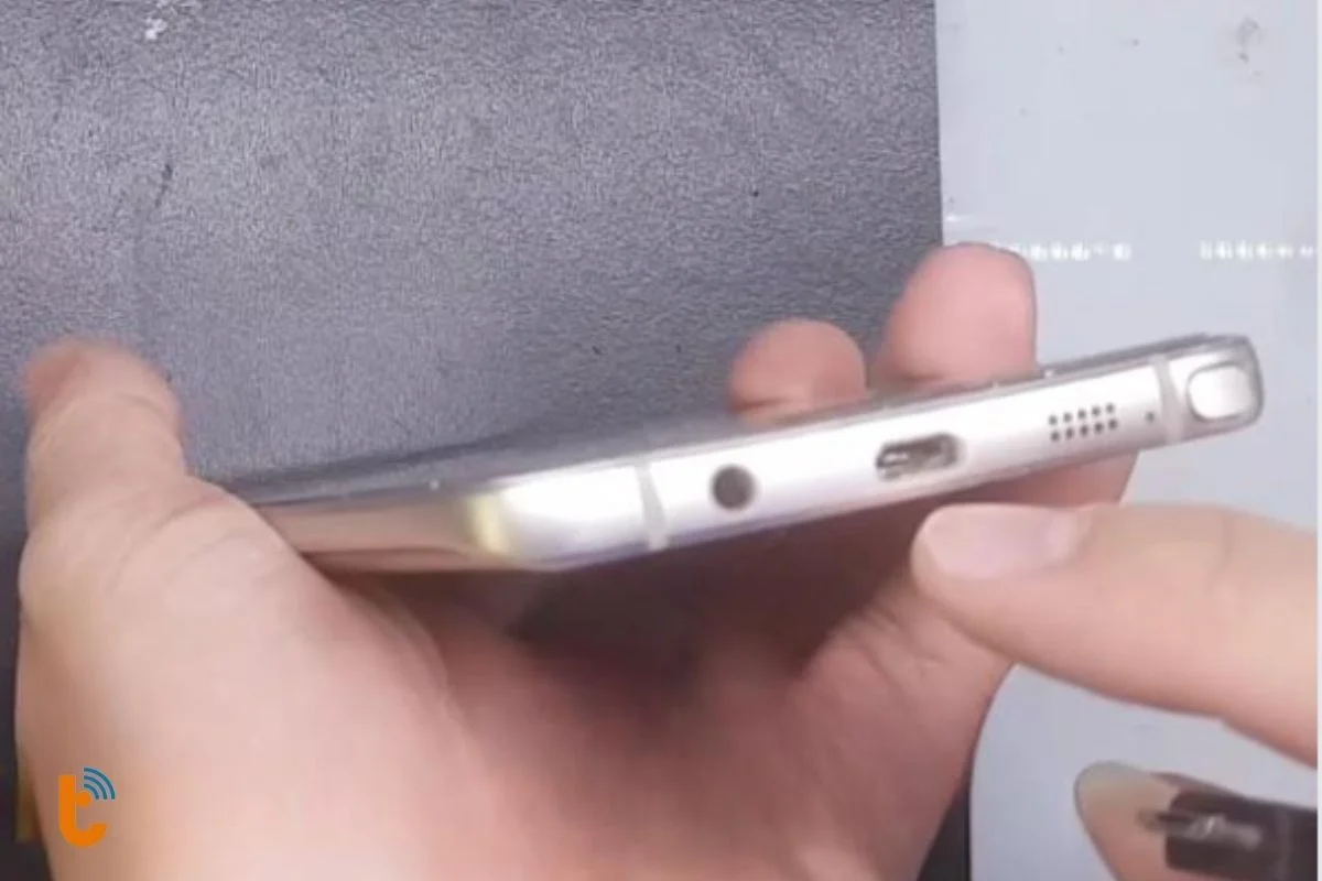 khi nao can thay duoi sac samsung galaxy note 5