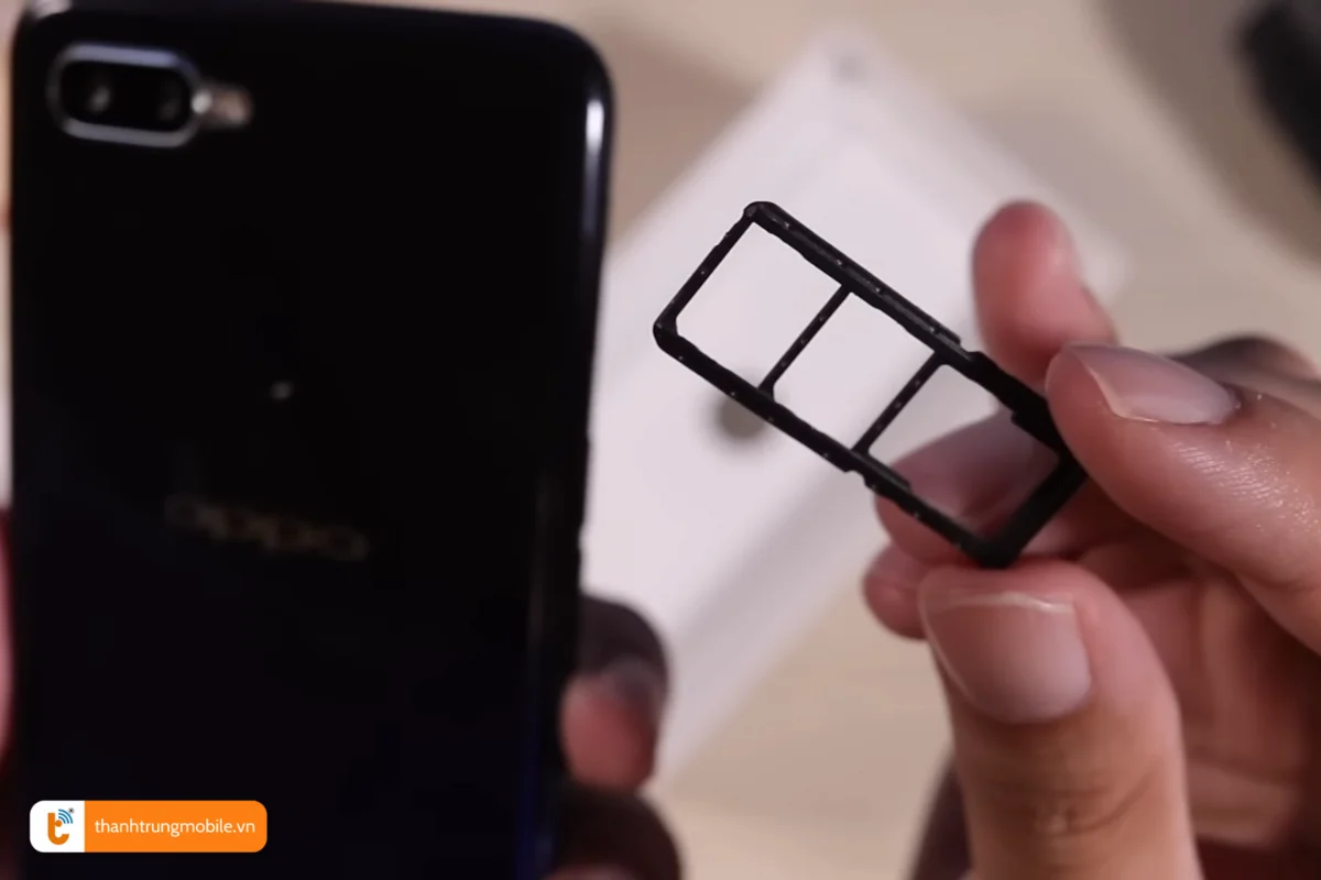 Kiểm tra khe sim ở Oppo F9