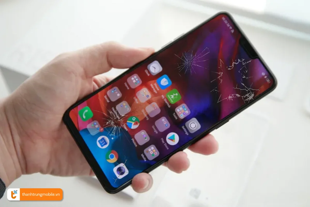 Màn hình điện thoại Oppo R15 bị nứt vỡ