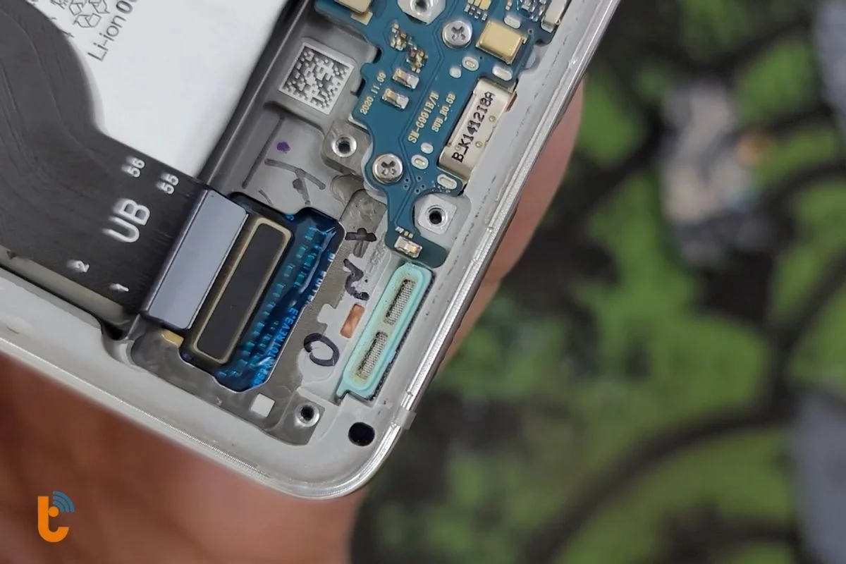 nguyen nhan gay hu hong cong sac samsung galaxy s21 plus