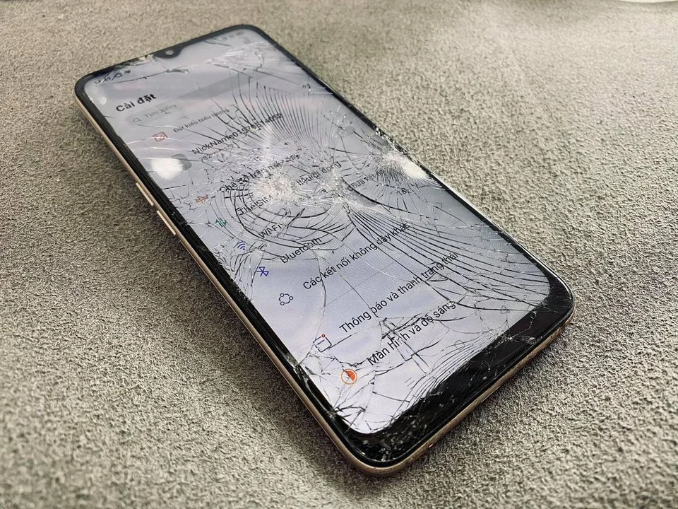 Oppo A5S bể vỡ mặt kính