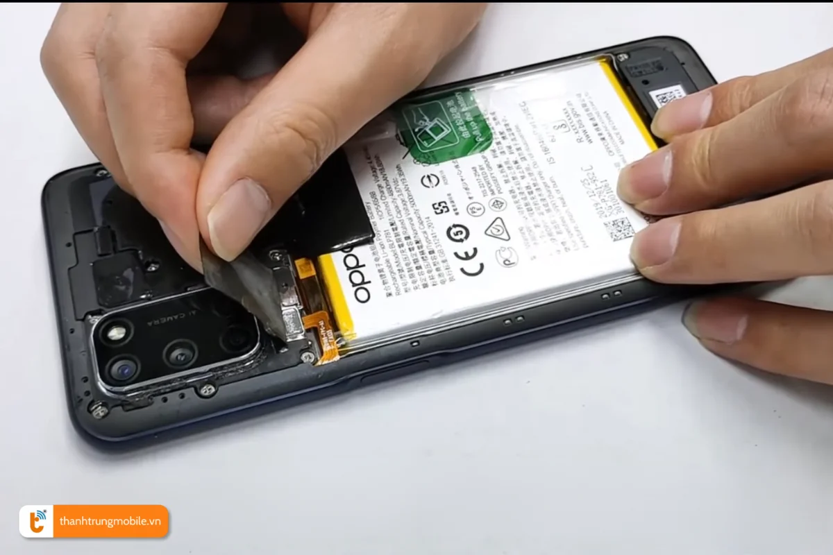 Quy trình lắp đặt mặt kính mới cho Oppo A92 tại Thành Trung Mobile