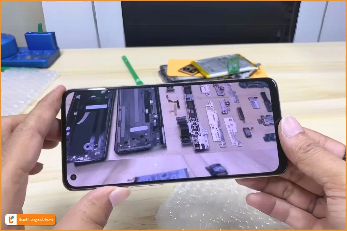 Thay ép kính Reno 7 lấy liền - Thành Trung Mobile