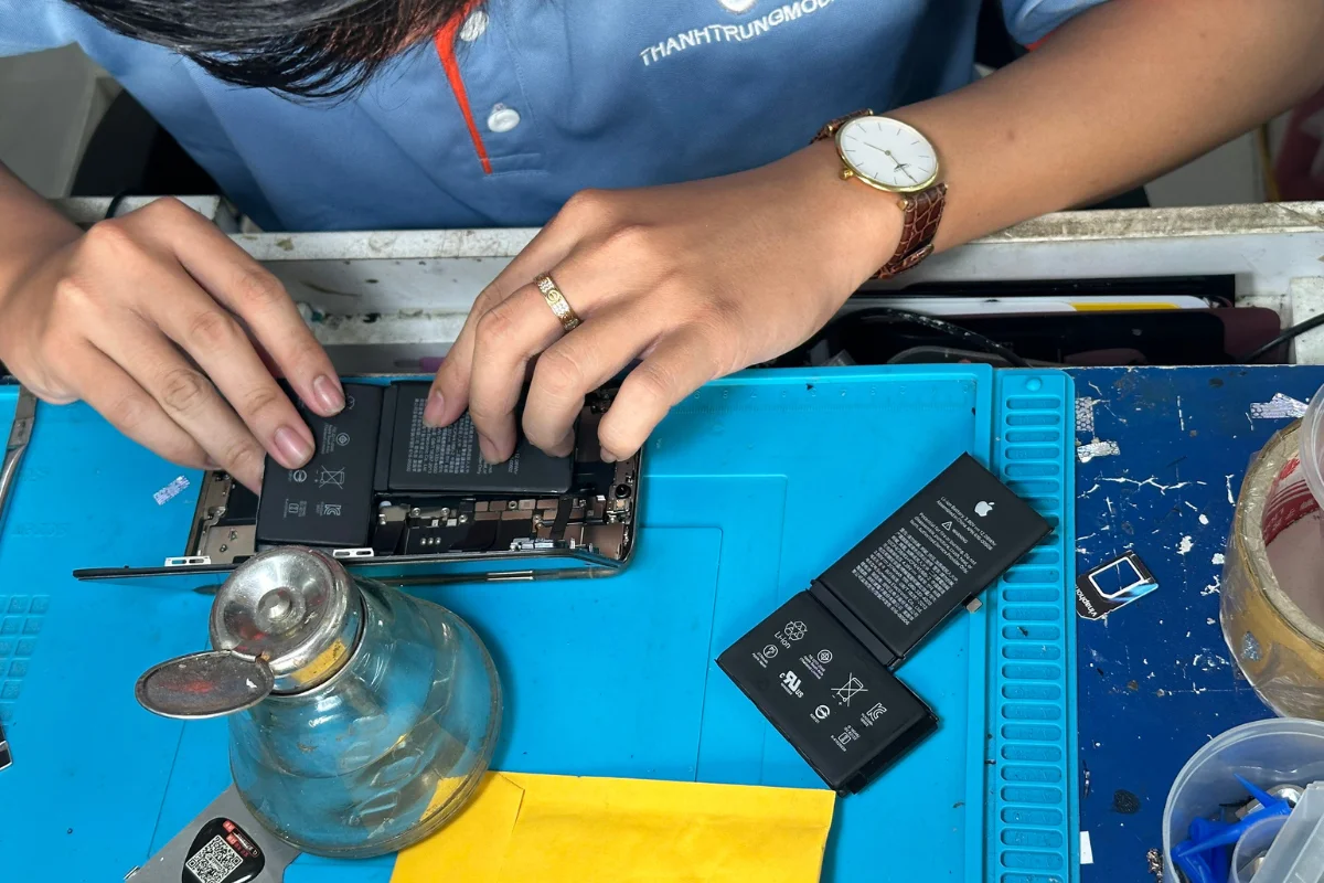 Thay pin điện thoại bảo hành 12 tháng