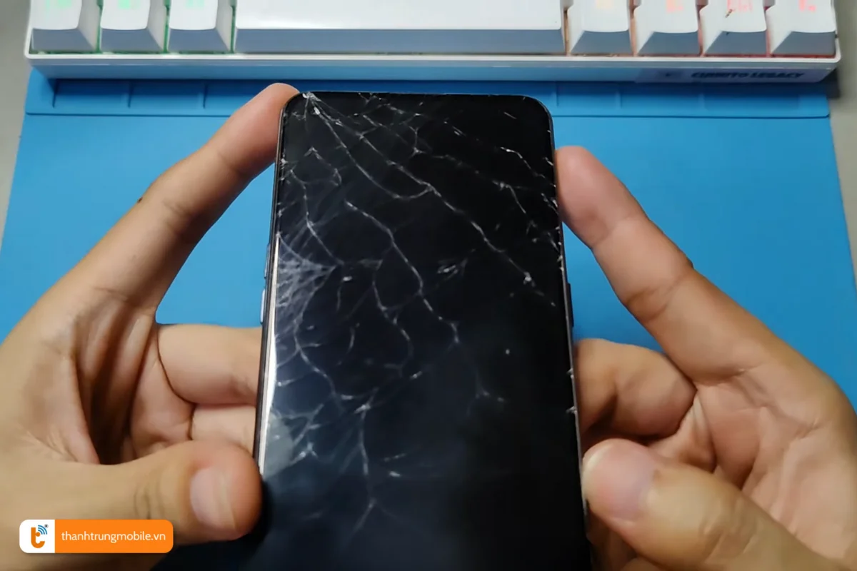 Tình trạng nứt vỡ mặt kính ở Oppo A94