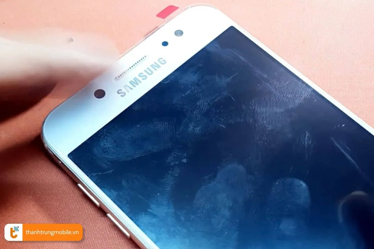 buoc 3 lap dat man hinh samsung j7 plus moi