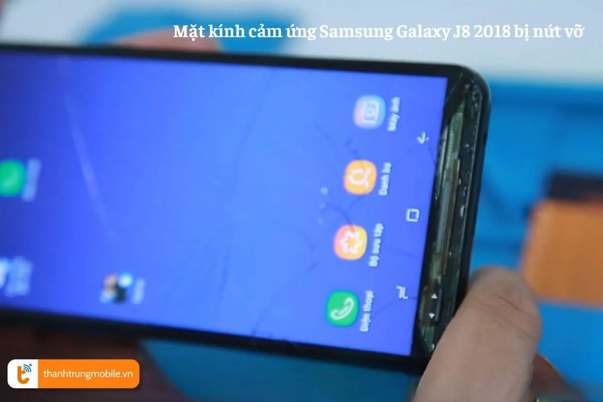 mat kinh cam ung samsung j8 bi nut vo