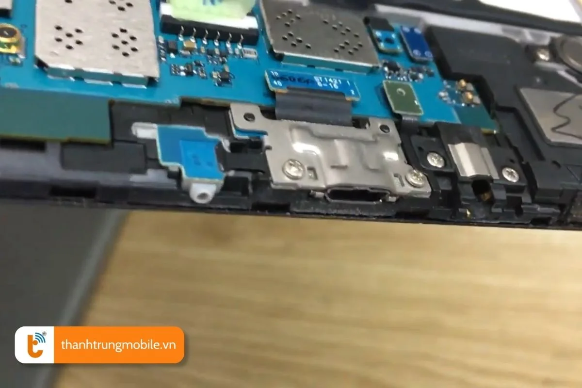 dau hieu can thay chan sac samsung tab s8 moi