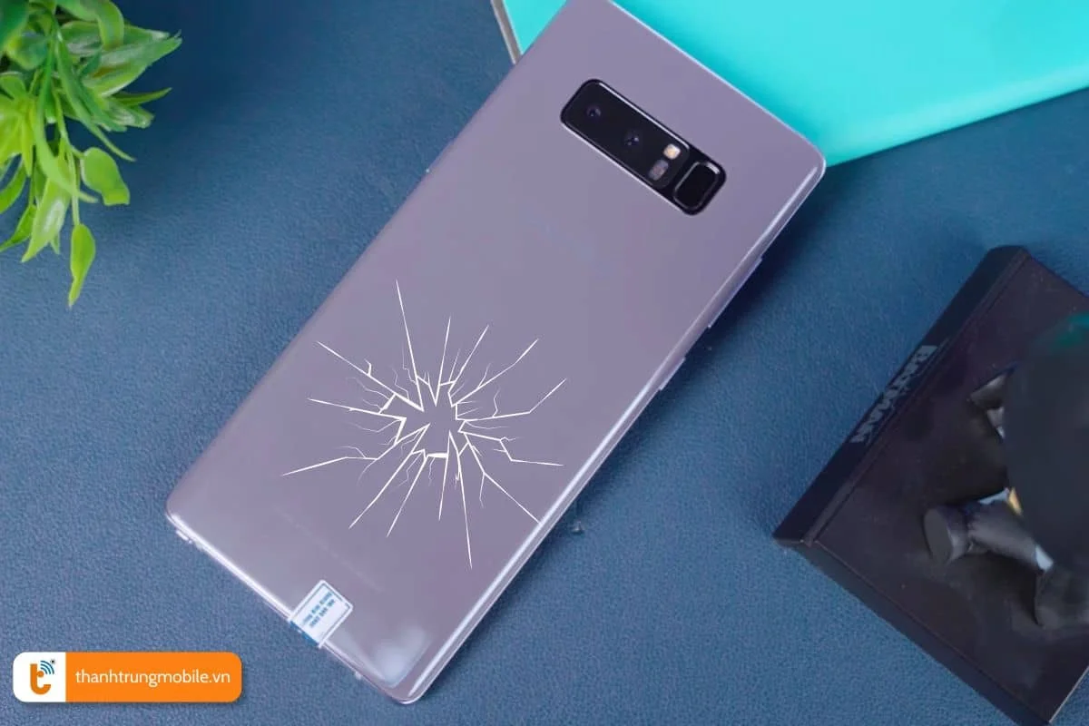 dau hieu can thay kinh lung samsung note 8