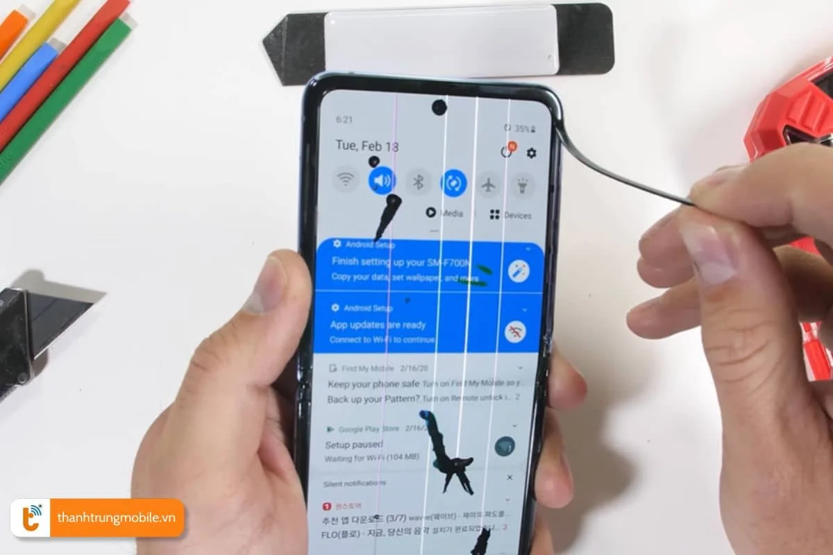 dấu hiệu cần thay màn hình Samsung Z Flip 1