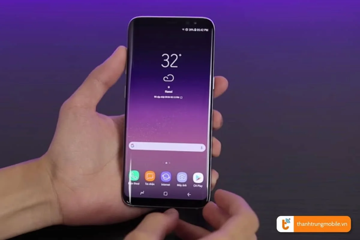 dau hieu can thay mat kinh samsung j8 plus