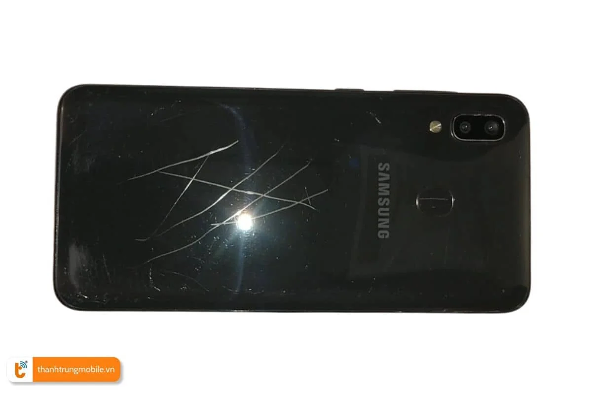 dau hieu can thay nap lung samsung a20s