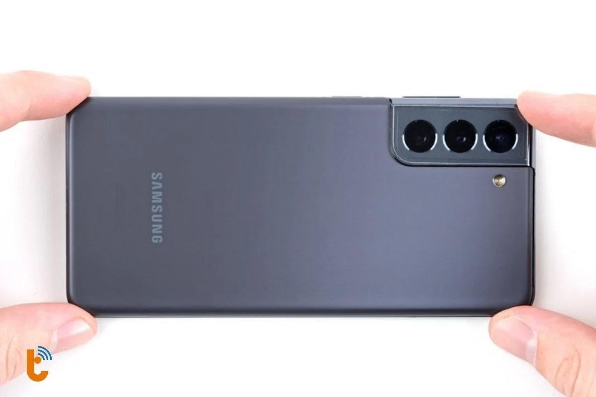 dau hieu can thay nap lung samsung s21 moi