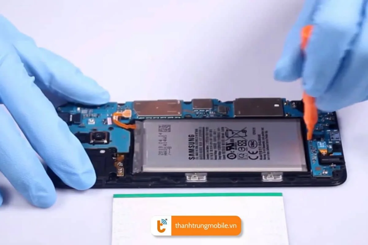 dau hieu can thay pin samsung a6 plus, a6