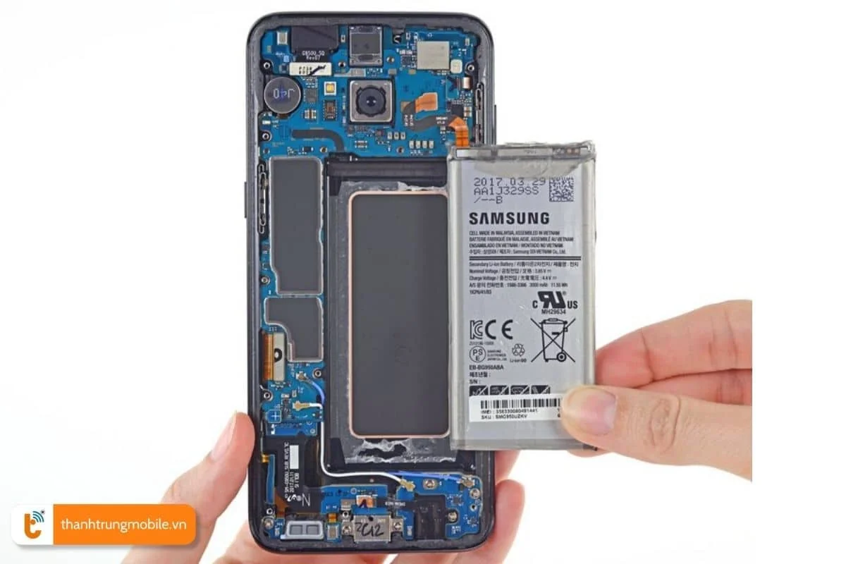 dau hieu can thay pin samsung j8, samsung j8 plus