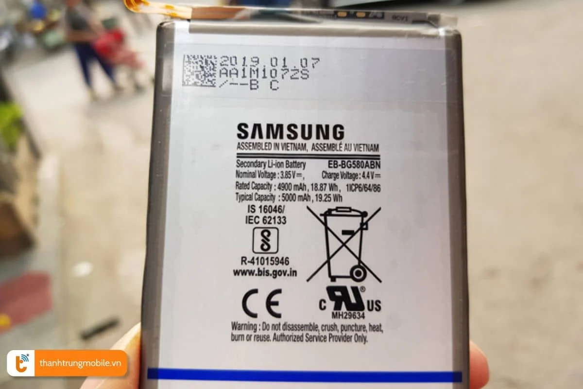 dau hieu can thay pin samsung m20