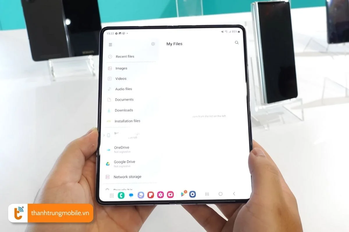 huong dan bao quan va su dung man hinh gap samsung fold