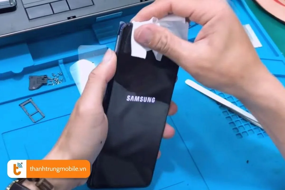 huong dan bao ve nap lung samsung m51 sau khi thay moi