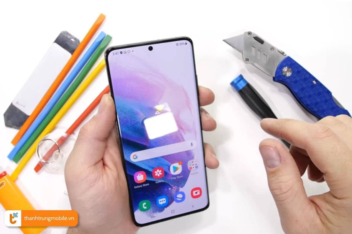 Khi nào cần thay mặt kính Samsung S21 Ultra