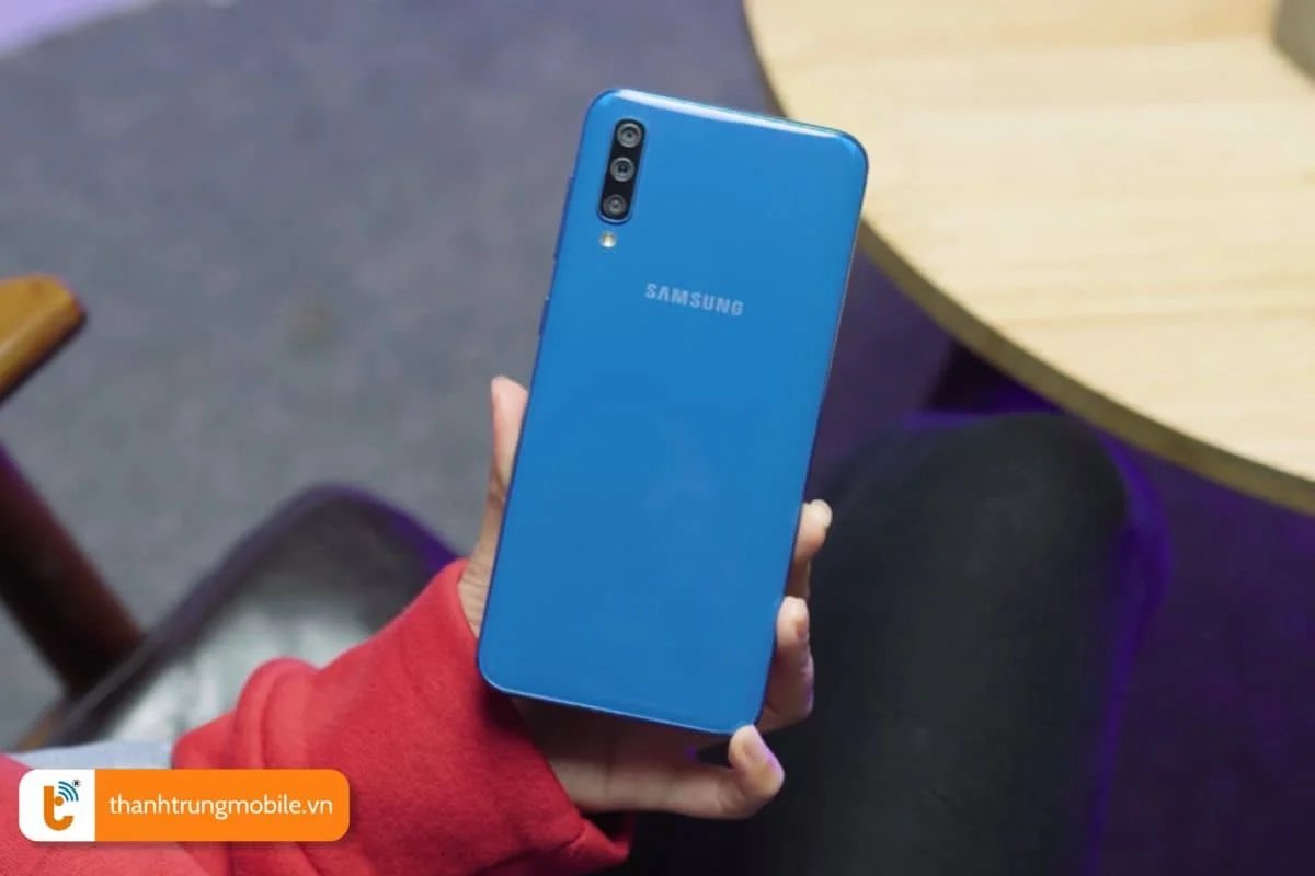 loi ich cua viec thay nap lung samsung a50