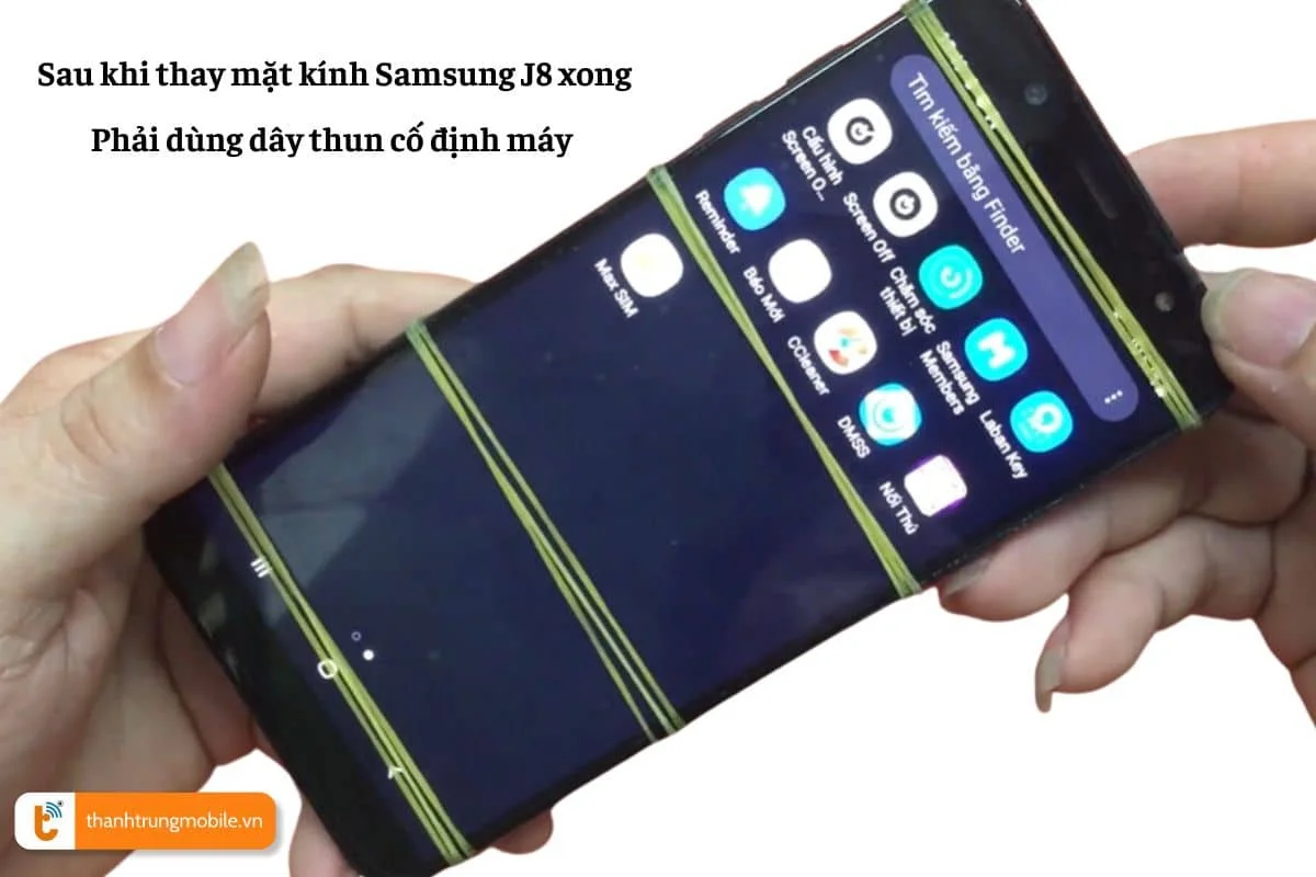 su dung phu kien kinh cuong luc, op lung de bao ve may sau khi thay