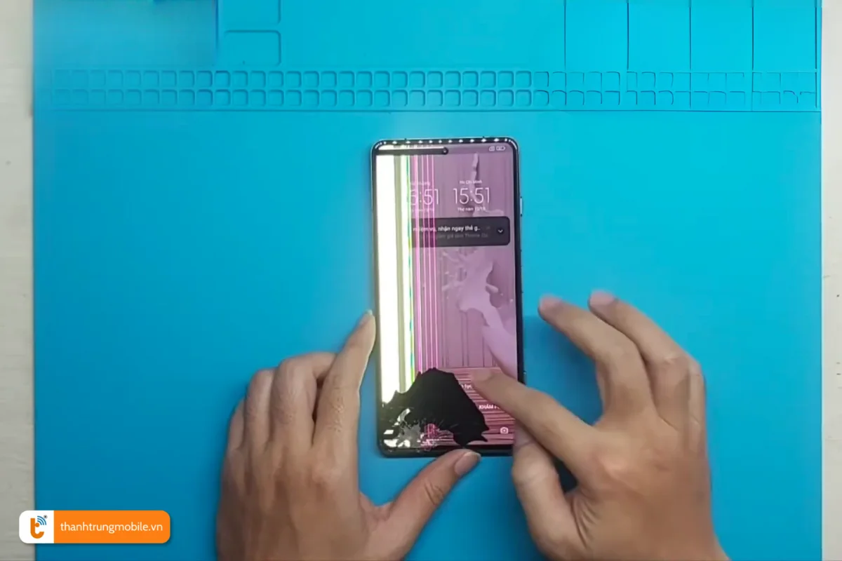 Màn hình điện thoại Redmi K50 bị lỗi cần thay mới