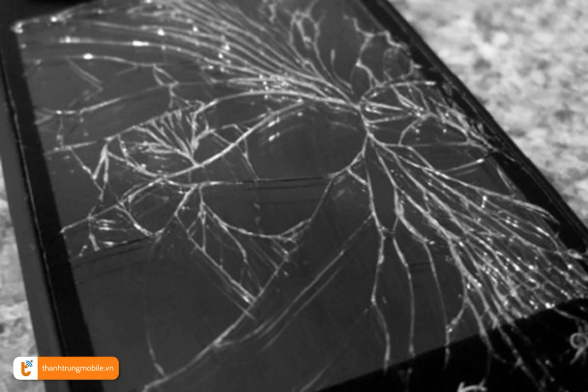 Màn hình Xiaomi Redmi K20 bị nứt vỡ nặng nề, gây hỏng màn LCD bên trong