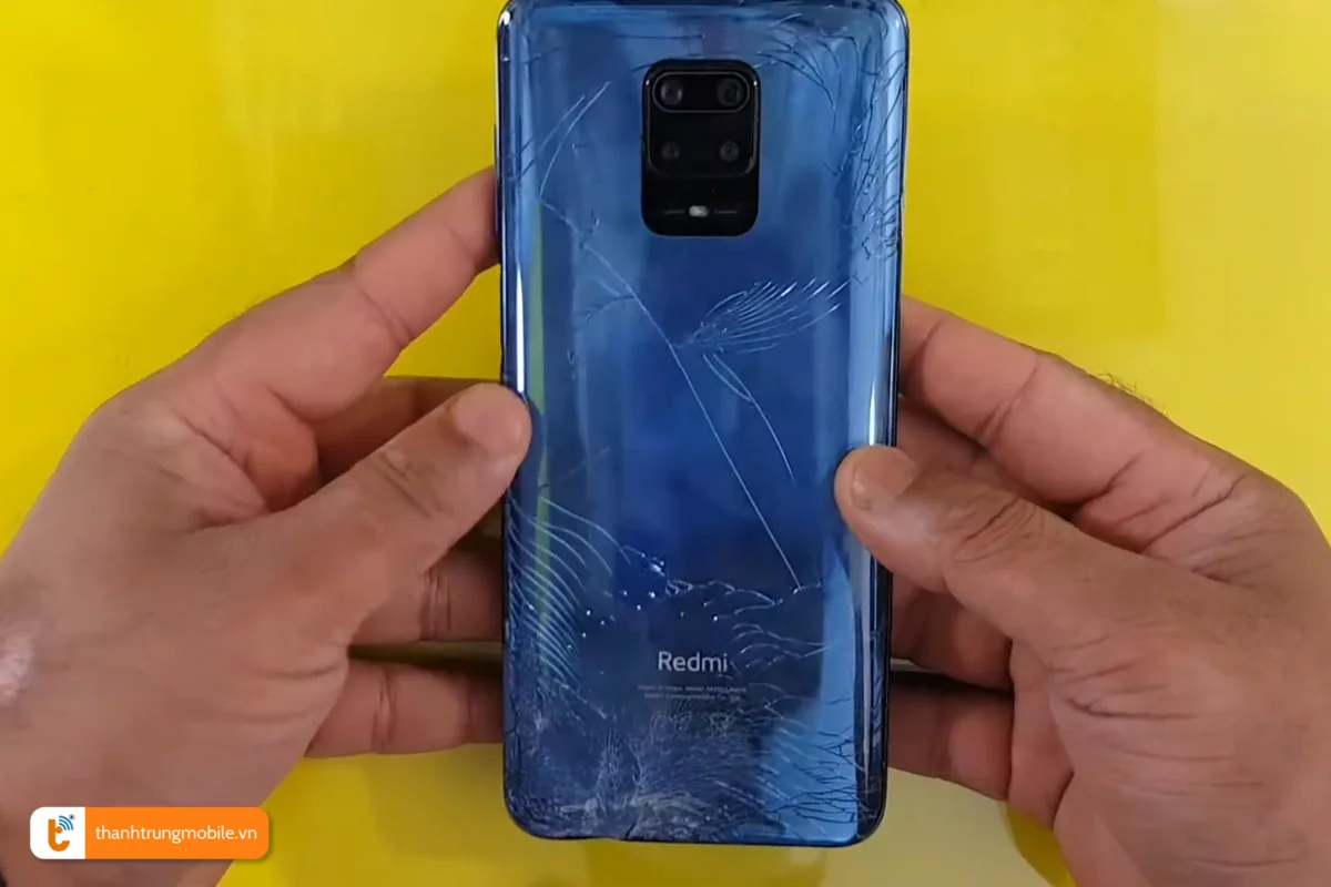 Mặt lưng Xiaomi Redmi Note 9S bị nứt vỡ nặng nề cần thay mới