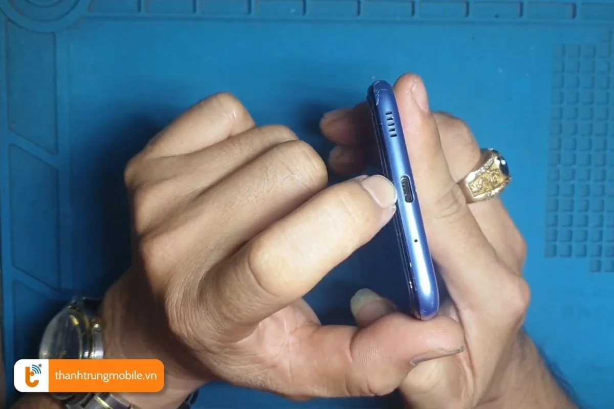 nguyen nhan chan sac samsung galaxy a11 bi hong