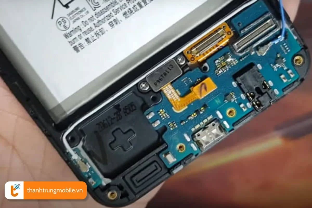 nguyen nhan dan den hu hong chan sac samsung a50