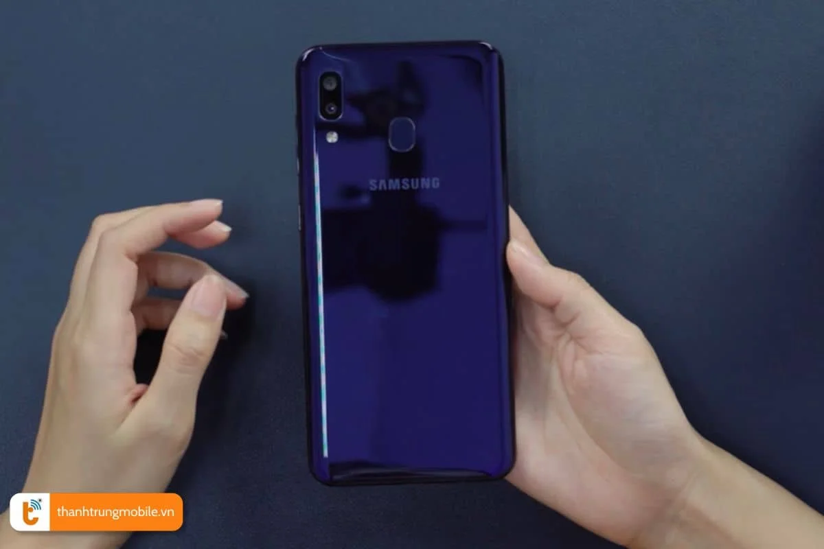 nguyen nhan gay hu hong nap lung samsung a20, a20s