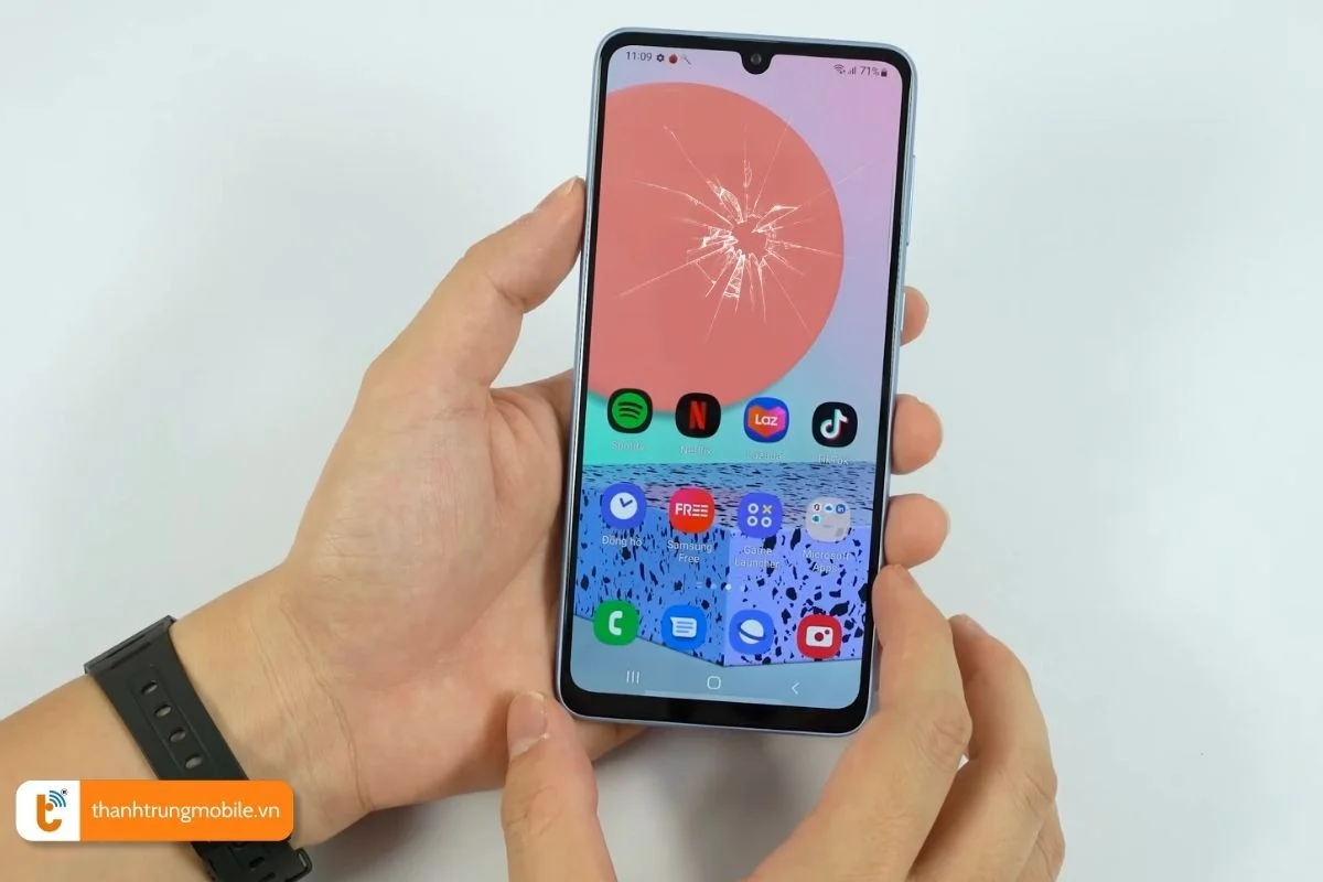 nguyen nhan khien man hinh samsung galaxy a33 bi hong