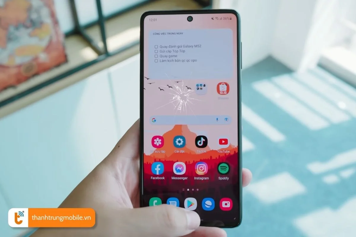 nguyen nhan khien mat kinh dien thoai samsung m52 nut vo