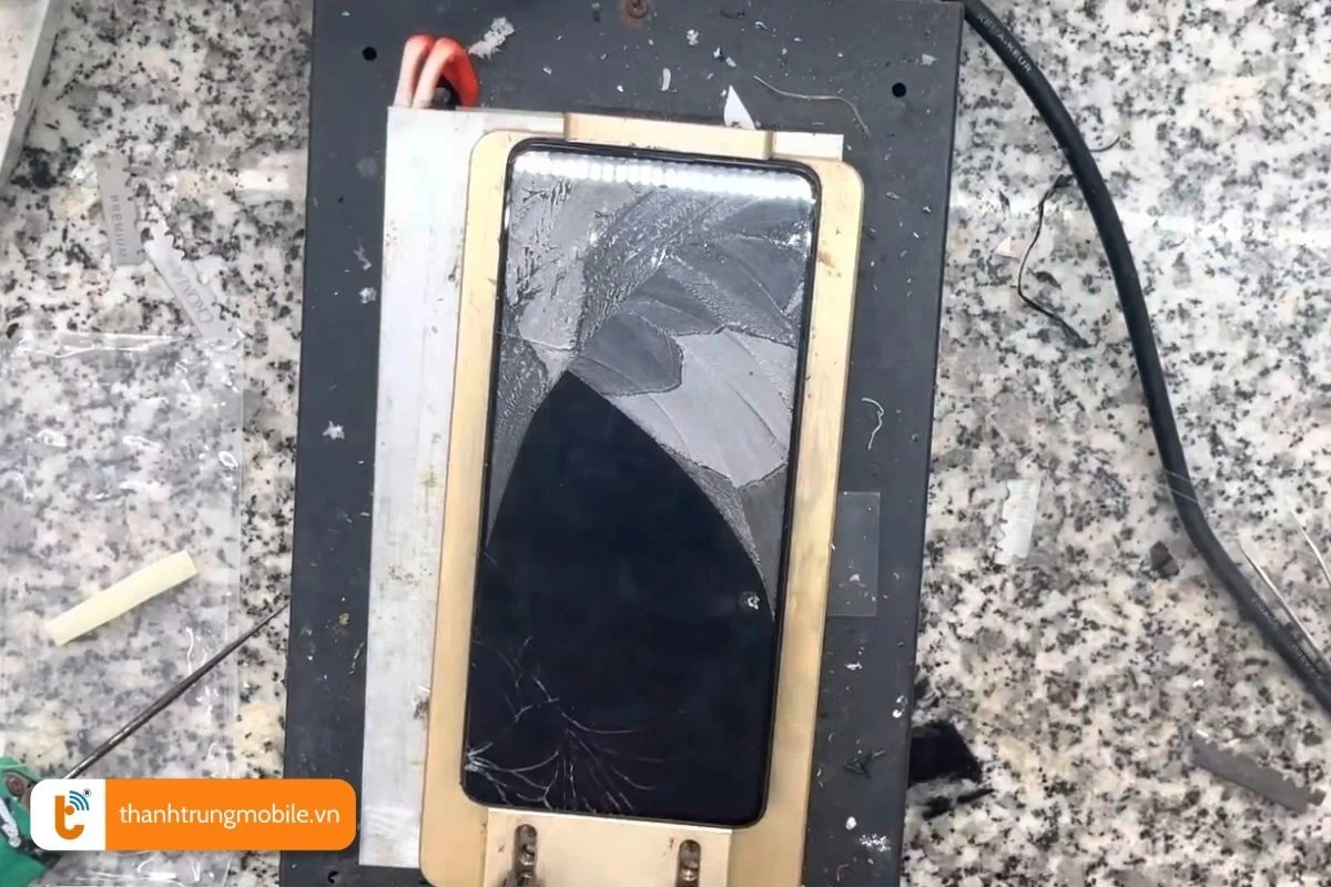 nguyen nhan khien mat kinh samsung m62 de bi hu hong