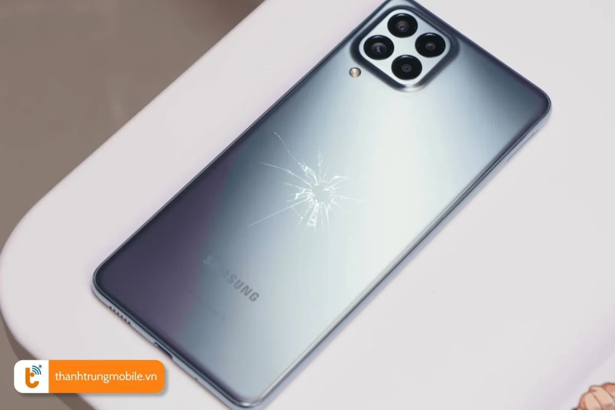 nguyen nhan khien nap lung samsung galaxy m53 bi hong