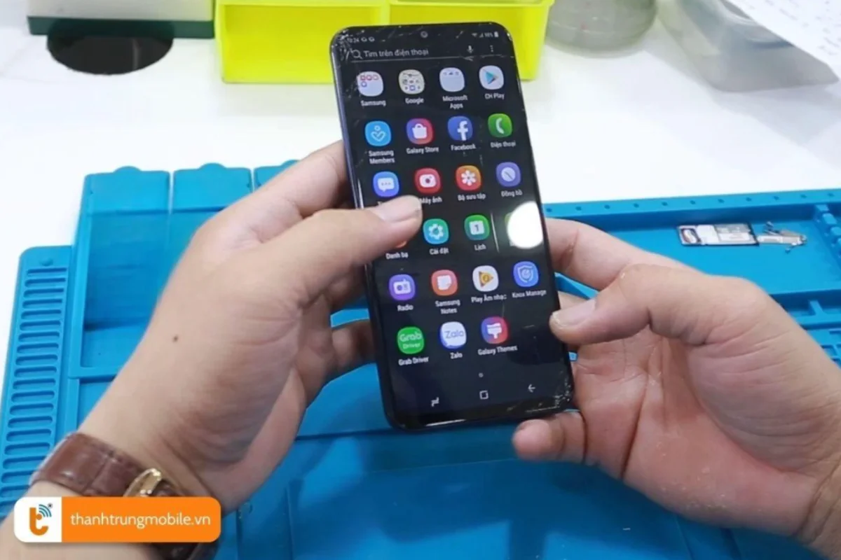 nguyen nhan mat kinh samsung m40 bi hong