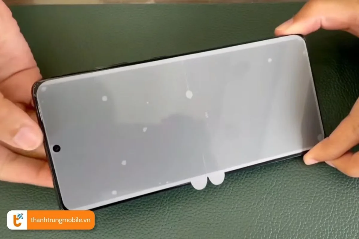 nhung thac mac khi dan mat kinh cuong luc cho dien thoai samsung